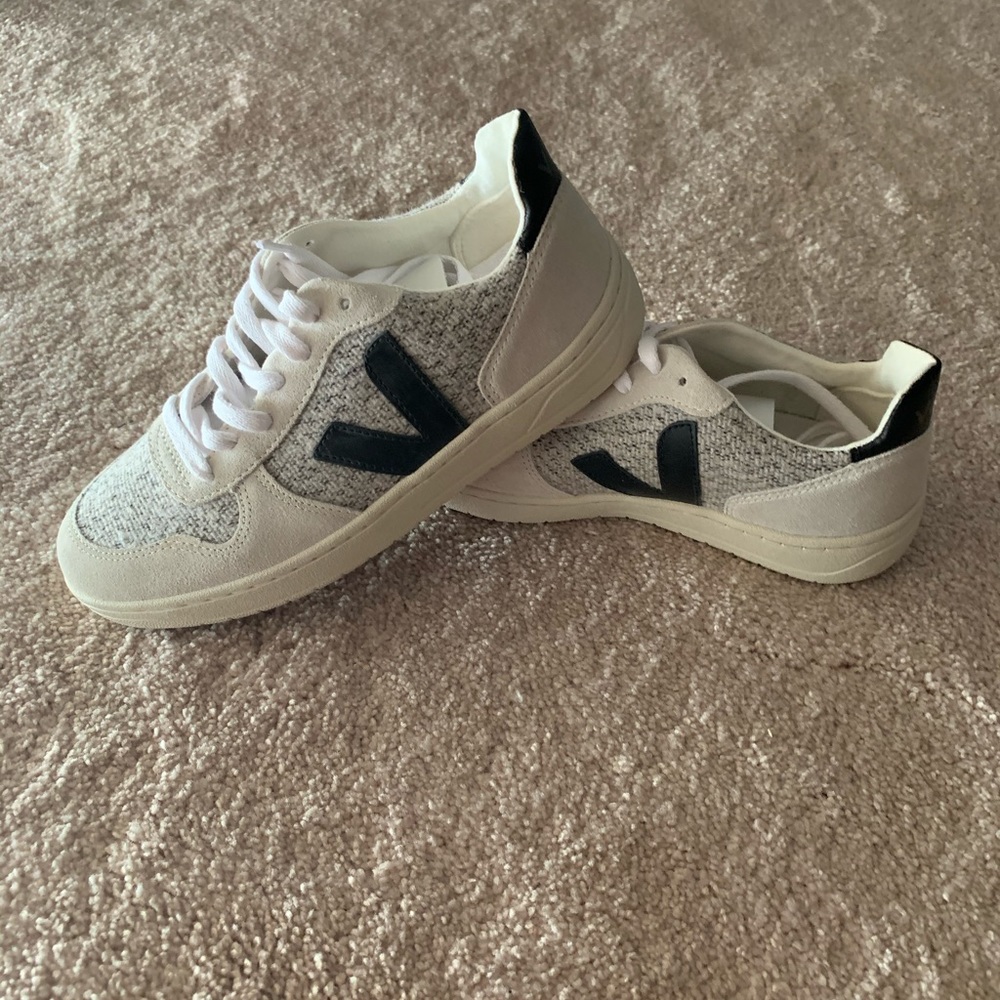 NWOT VEJA V10 Flannel and Leather Sneakers